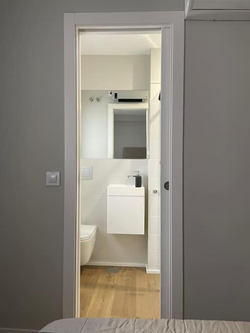 Apartamento Velarde-Maestranza Seville Luaran gambar